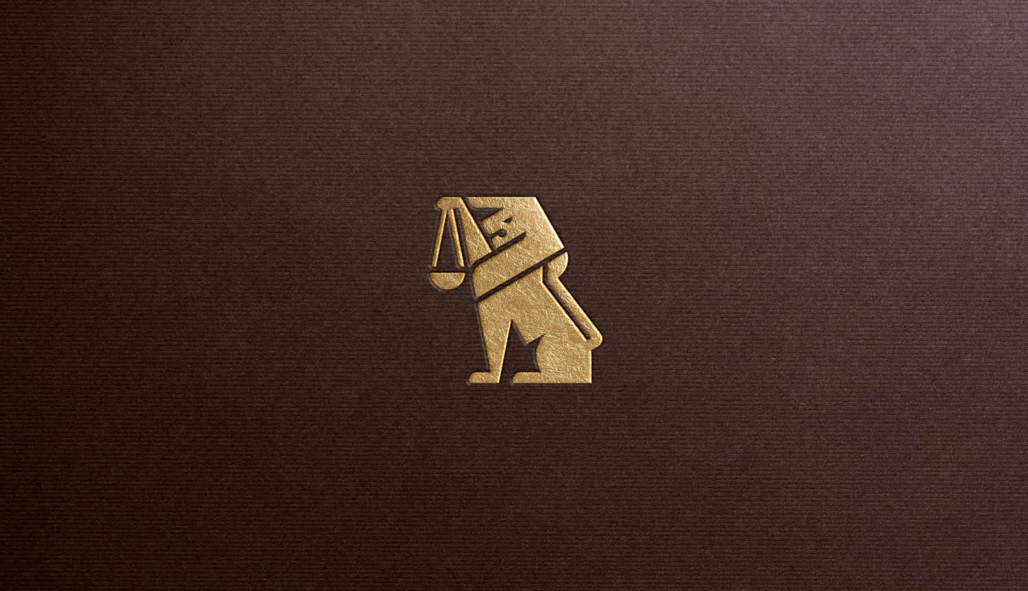 Logo Lionel Vance auriu pe fundal burgundy – branding pentru firmă de avocatură