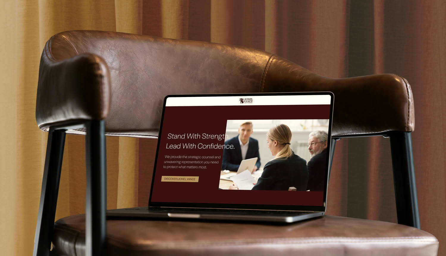Identitatea vizuală Lionel Vance prezentată într-un mockup digital